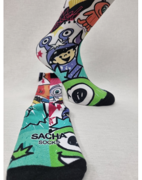 CALCETINES DIFERENTES DE HOMBRE EN...