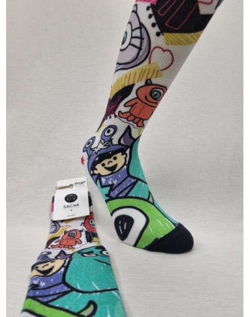 CALCETINES DIFERENTES DE HOMBRE EN...