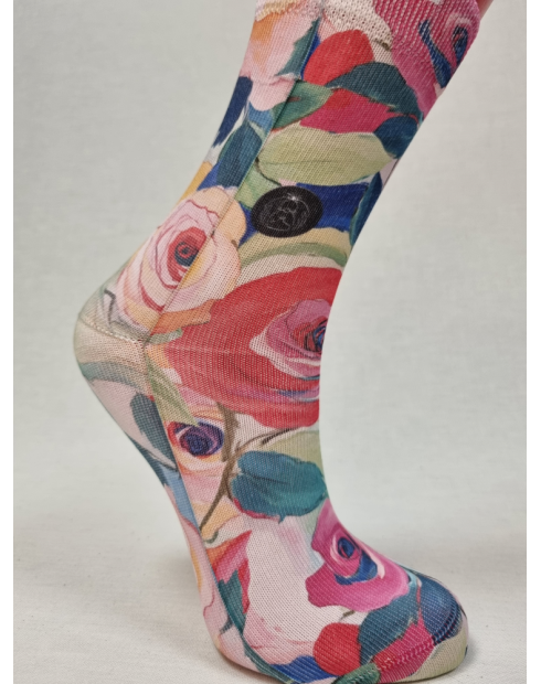 CCALCETINES DISTINTOS DE MUJER CON ROSAS