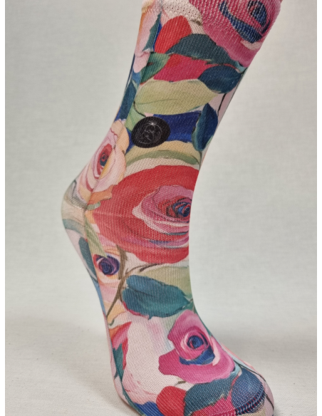 CALCETINES DISTINTOS DE MUJER CON ROSAS
