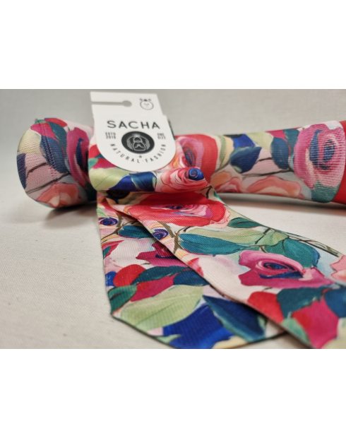 CALCETINES DISTINTOS DE MUJER CON ROSAS