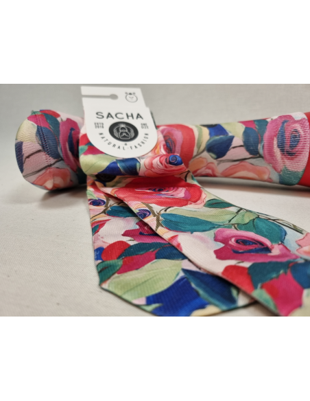 CALCETINES DISTINTOS DE MUJER CON ROSAS