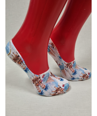 PIKI MUJER JIRAFA CON HELADO