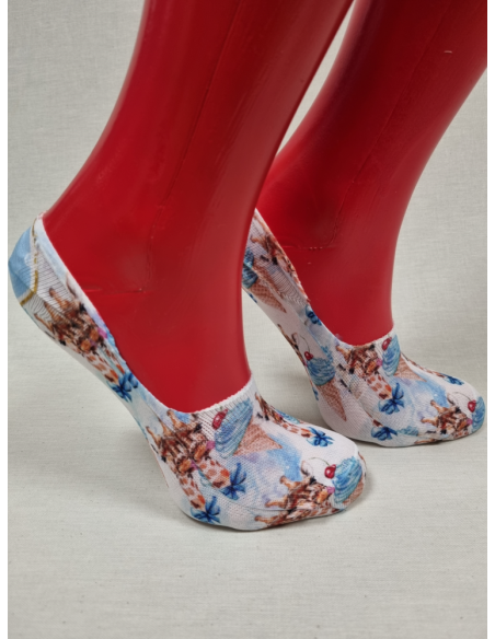 PIKI MUJER JIRAFA CON HELADO