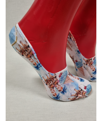 PIKI MUJER JIRAFA CON HELADO 2