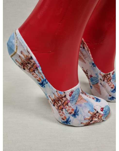 PIKI MUJER JIRAFA CON HELADO