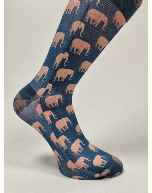 CALCETINES DIFERENTES DE HOMBRE CON...