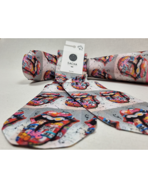 CALCETINES DISTINTOS DE HOMBRE...