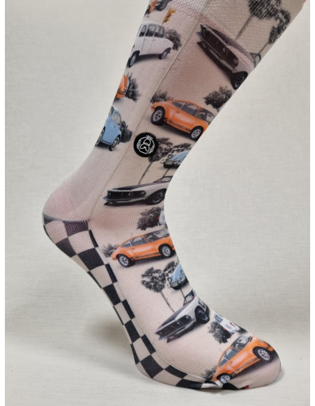 CALCERTINES DISEÑO UNICO DE HOMBRE CON COCHES ANTIGUOS