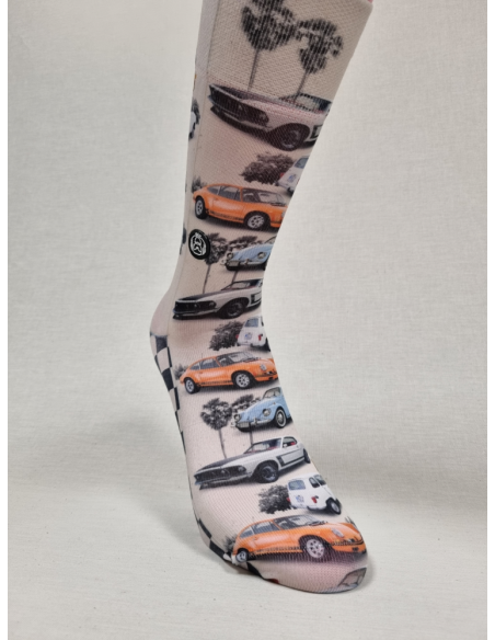 CALCERTINES DISEÑO UNICO DE HOMBRE CON COCHES ANTIGUOS