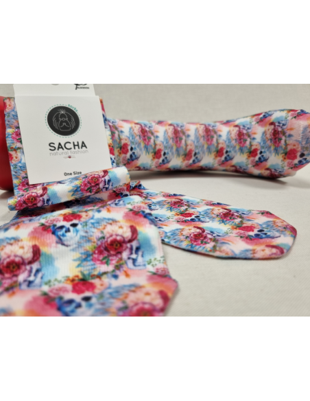 CALCETINES DISTINTOS DE MUJER CON CALAVERAS