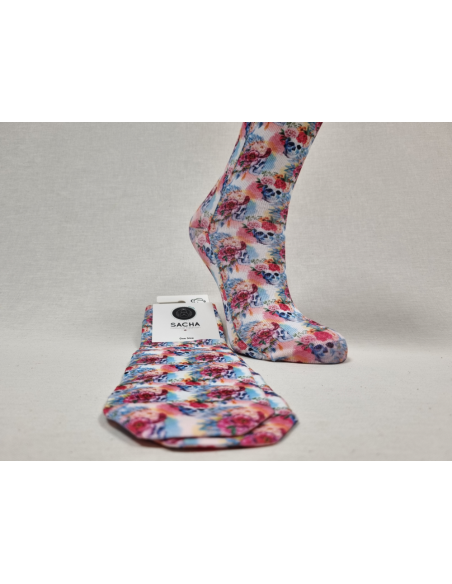 CALCETINES DISTINTOS DE MUJER CON CALAVERAS