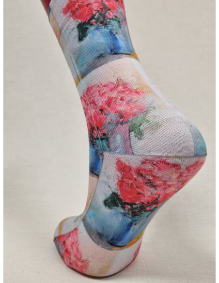 ALEGRES CALCETINES DE MUJER CON DIVERTIDO CUADRO CON FLORES