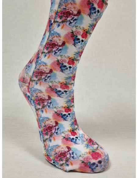 CALCETINES DISTINTOS DE MUJER CON CALAVERAS