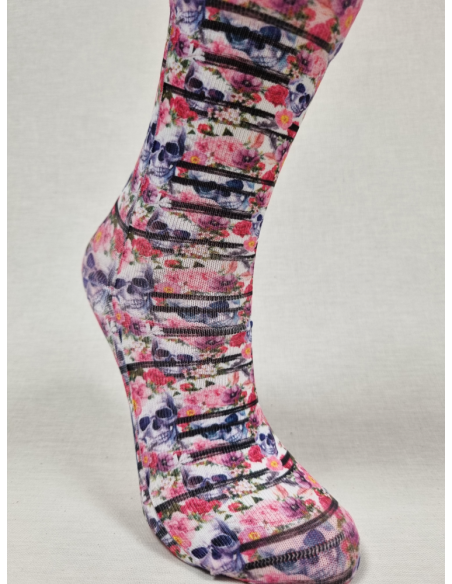 CALCETINES DIFERENTES DE MUJER CON CALAVERAS
