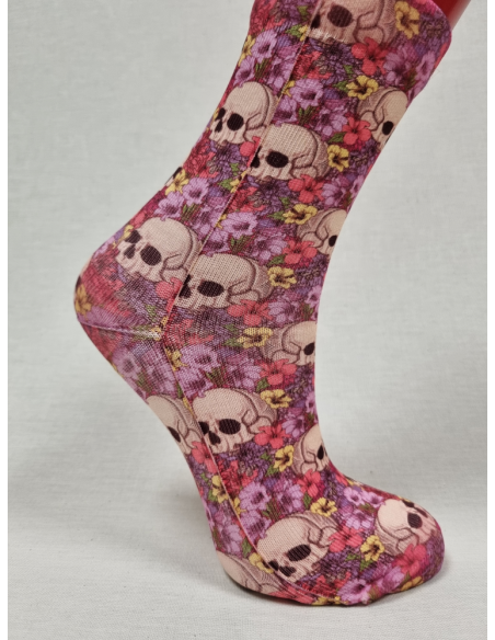 CALCETINES ORIGINALES DE MUJER CON CALAVERAS Y ROSAS