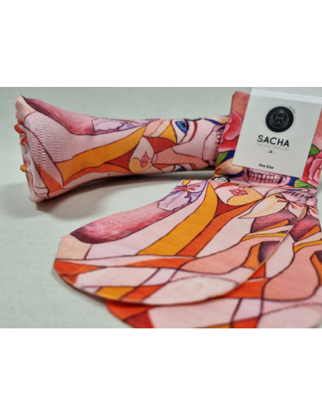 CALCETINES DISTINTOS DE MUJER CON CALAVERA