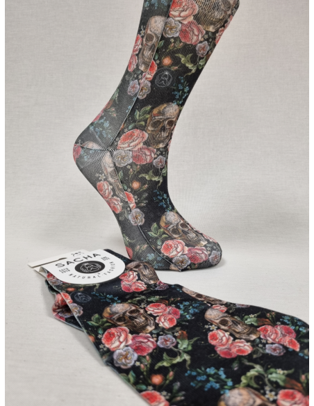 CALCETINES DE MUJER CON CALAVERAS Y ROSAS