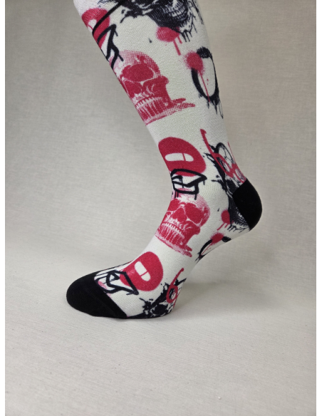 CALCETINES ATREVIDOS DE HOMBRE BAMBU CON CALAVERAS Y GRAFITTI