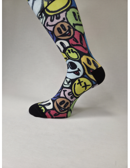 CALCETINES ALUCINANTES DE HOMBRE EN BAMBU CON EMOJIS DIVERTIDOS.