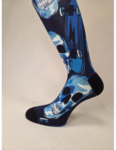 CALCETINES ORIGINALES DE CHICO EN BAMBU CON CALAVERAS Y SKATE.