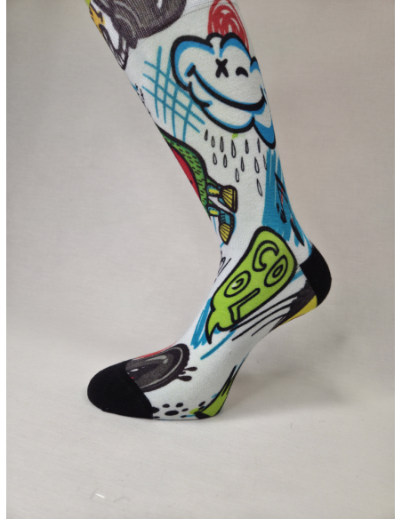 CALCETINES ALUCINANTES DE HOMBRE DE BAMBU CON MONSTRUITOS TIERNOS.