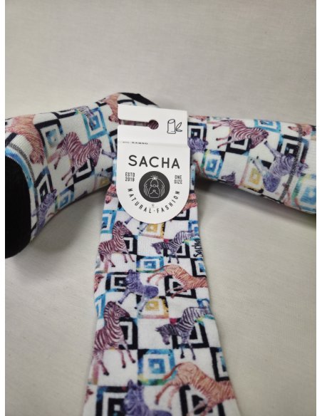 CALCETINES ATREVIDOS DE MUJER EN BAMBU CON ZEBRAS SALVAJES.