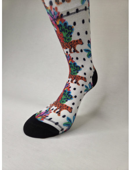 CALCETINES ATREVIDOS DE MUJER EN BAMBU CON LEOPARDOS POP ART.