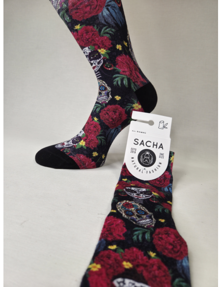 CALCETINES INFORMALES DE MUJER EN BAMBU CON CALAVERAS Y ROSAS.