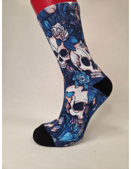 CALCETIN ATREVIDO DE MUJER CON CALAVERAS
