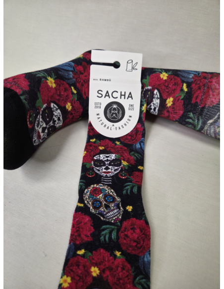 CALCETINES INFORMALES DE MUJER EN BAMBU CON CALAVERAS Y ROSAS.